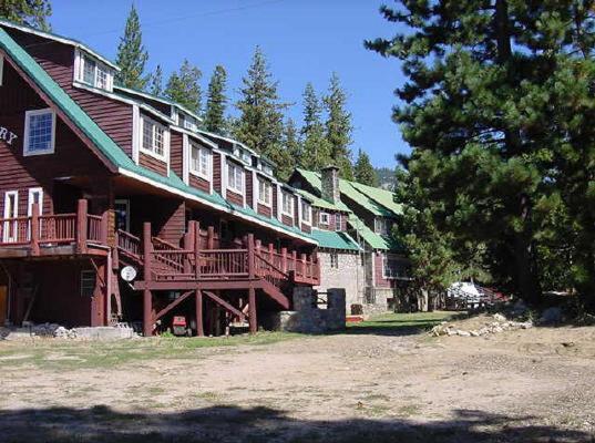 Strawberry Lodge Upper Forni Exteriér fotografie