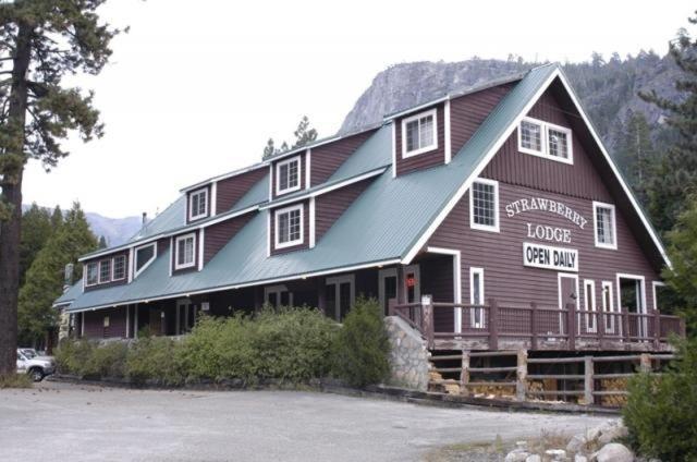 Strawberry Lodge Upper Forni Exteriér fotografie